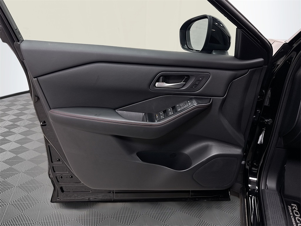 2026 Nissan Rogue SV photo 21