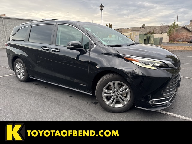 2021 Toyota Sienna Platinum's photo