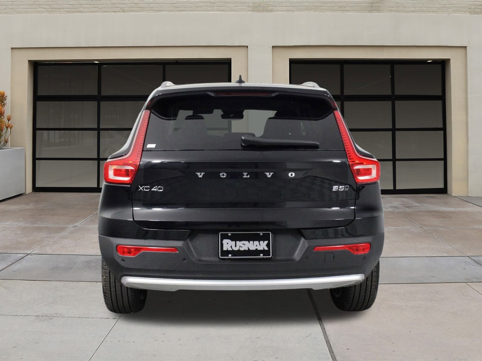 2025 Volvo XC40 photo 4
