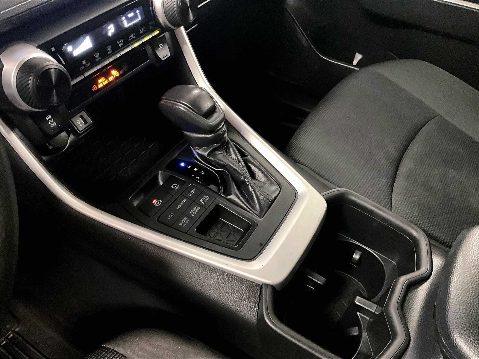 2023 Toyota RAV4 LE photo 20