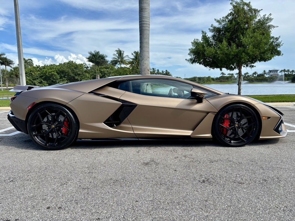 2024 Lamborghini Revuelto photo 7