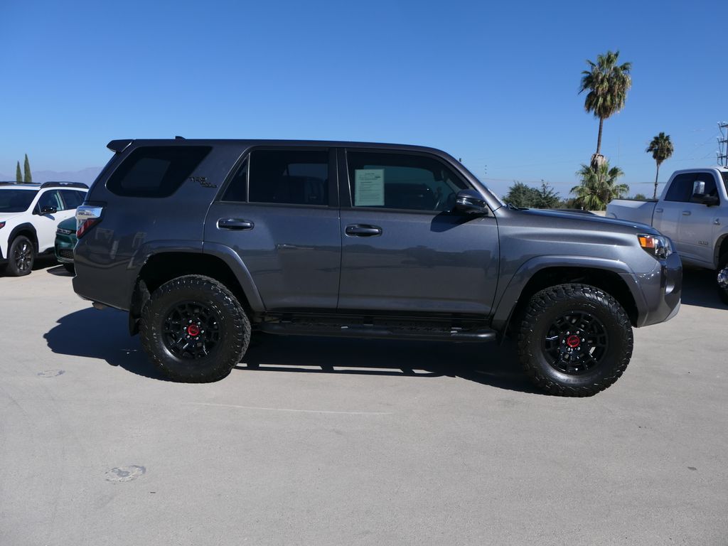 2019 Toyota 4Runner TRD Off-Road photo 2