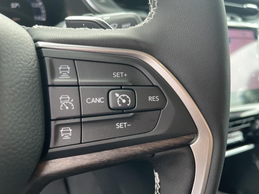 2025 Jeep Grand Cherokee Limited photo 16