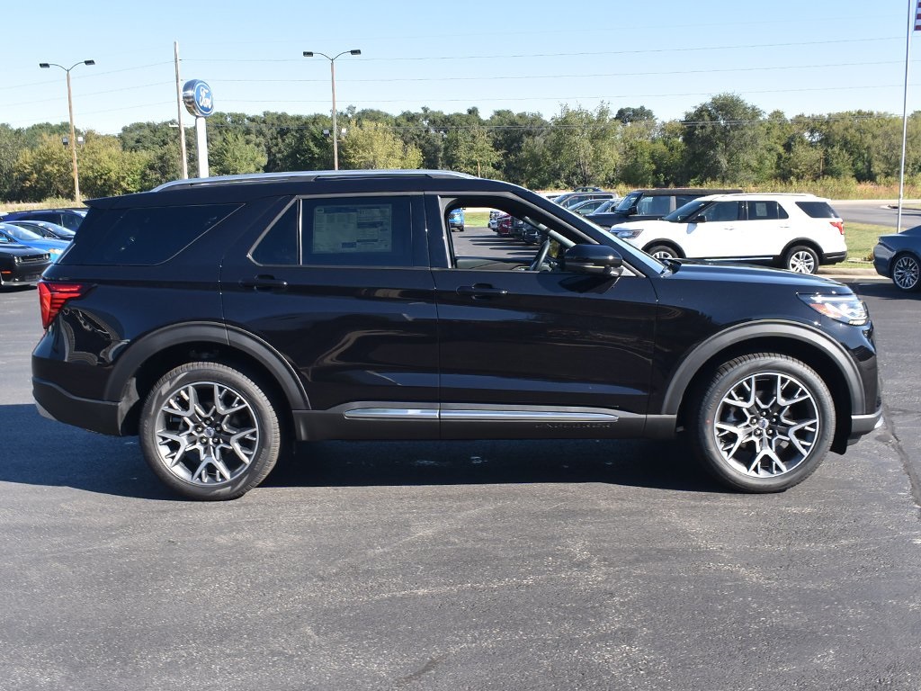 2025 Ford Explorer Platinum photo 13