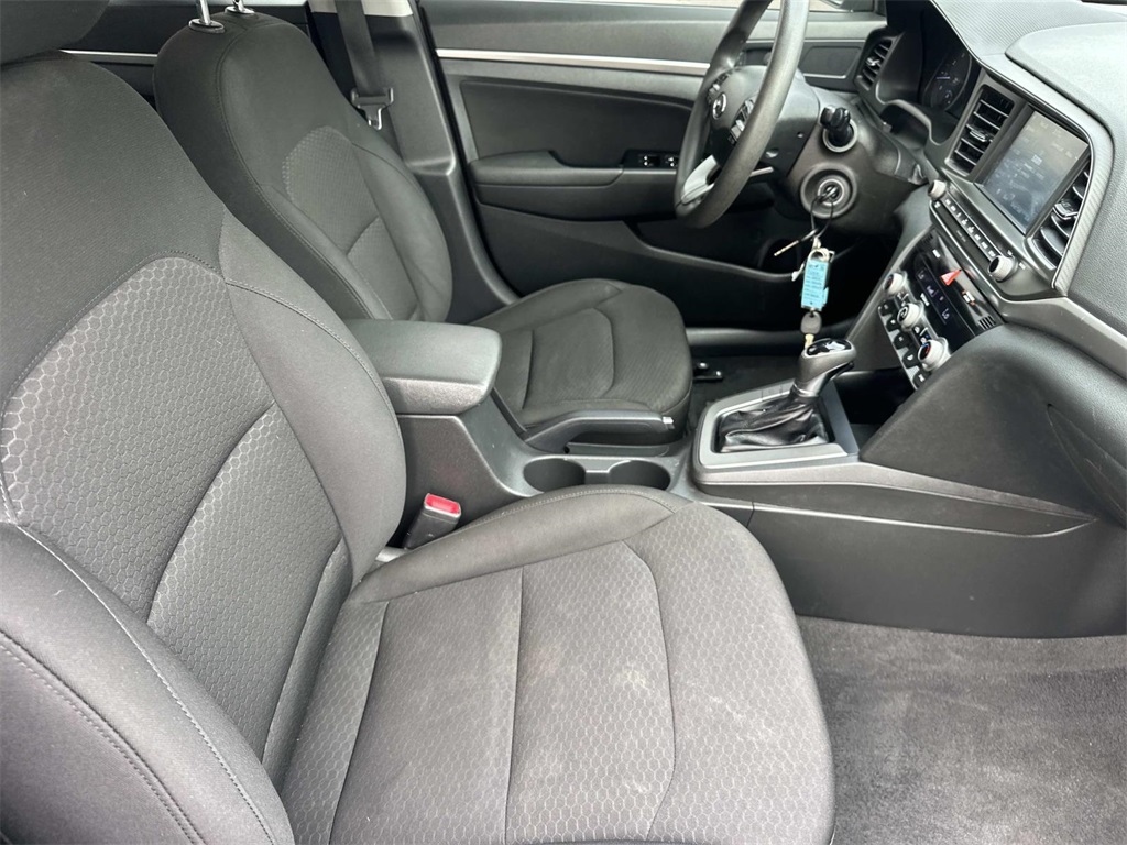 2020 Hyundai Elantra SEL photo 13