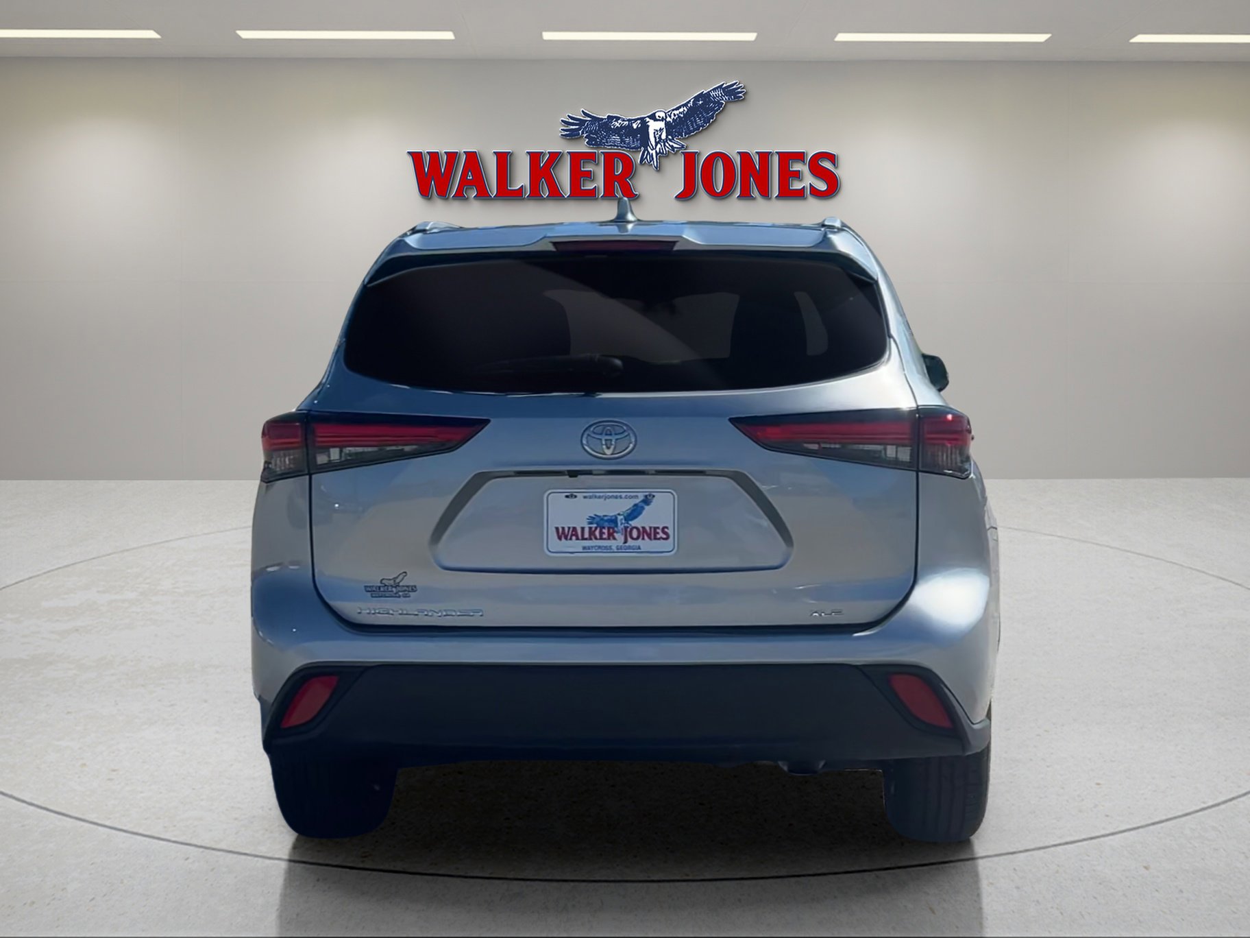 2023 Toyota Highlander L photo 4