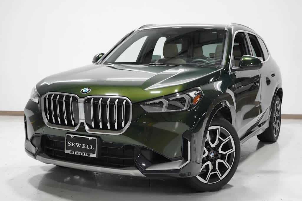 2025 BMW X1 28i's photo