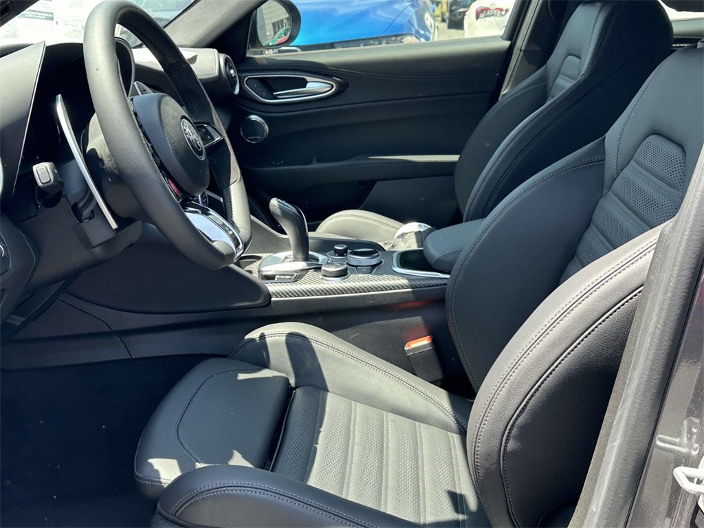 2024 Alfa Romeo Giulia Quadrifoglio photo 7