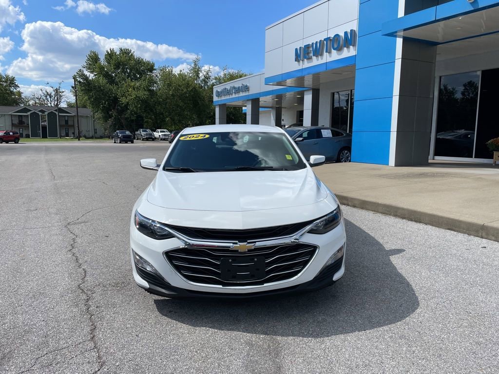 2024 Chevrolet Malibu 1LT photo 2