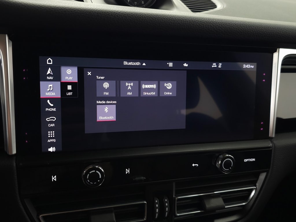 2022 PORSCHE MACAN - Image 26