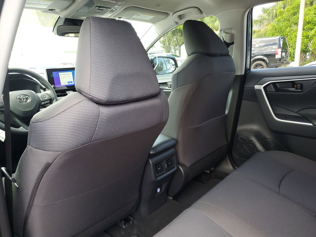 2025 Toyota RAV4 Hybrid LE photo 17