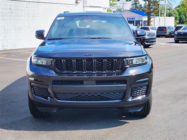 2025 Jeep Grand Cherokee Laredo Altitude photo 34