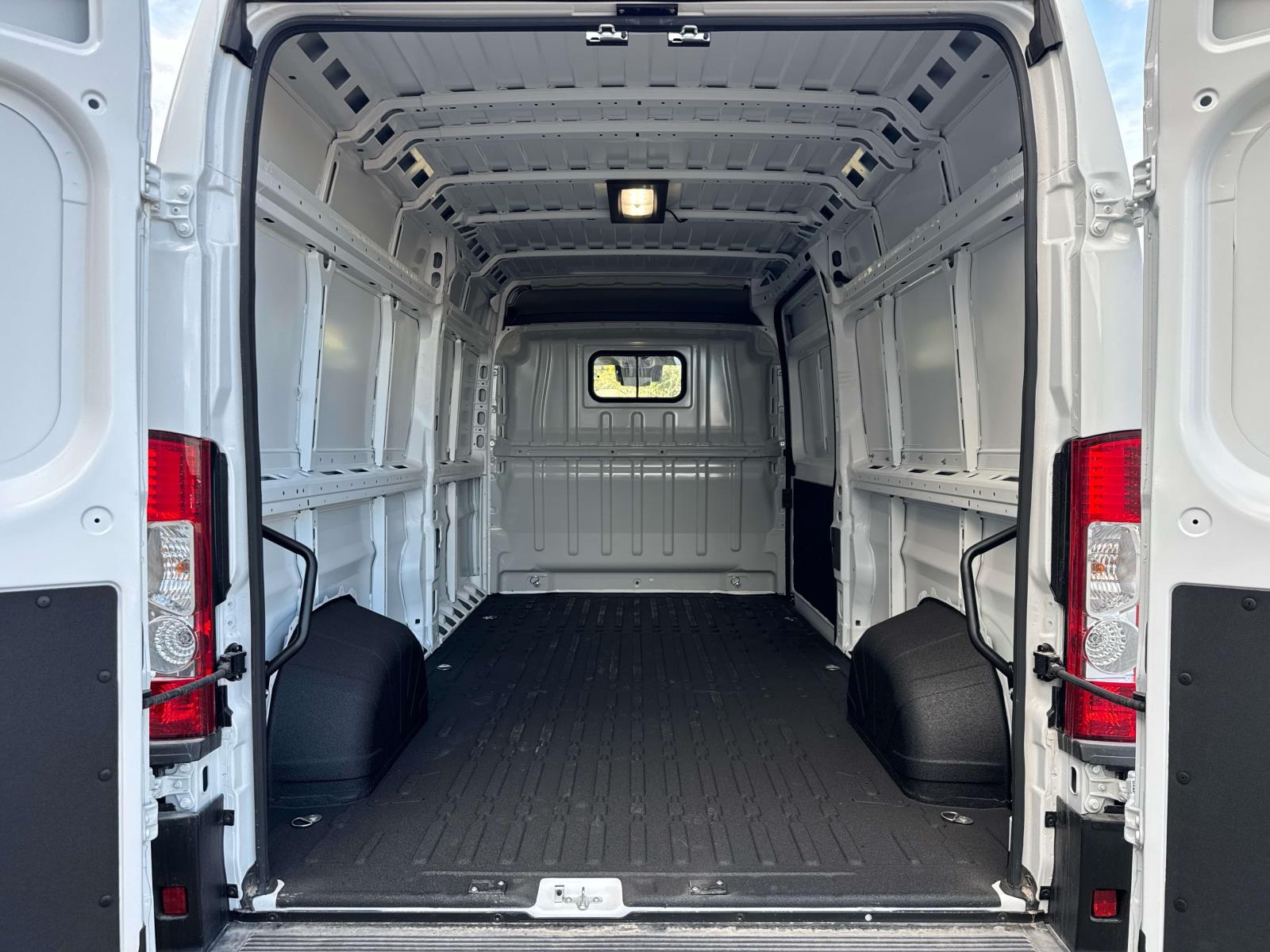2026 Ram ProMaster 3500 photo 4