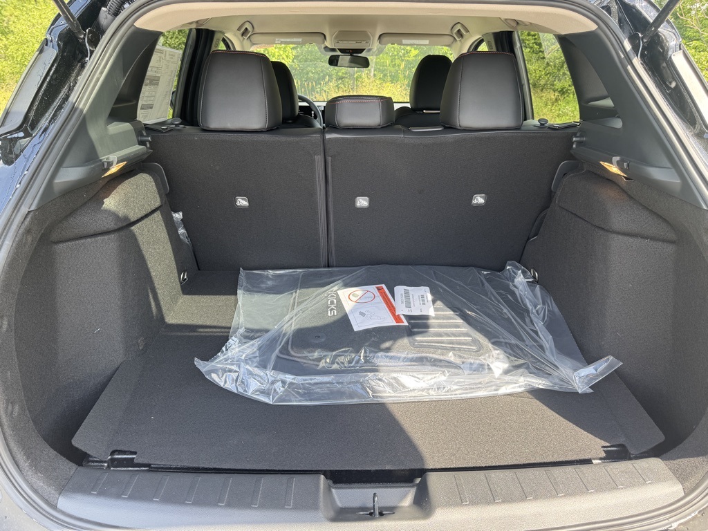 2025 Nissan Kicks SR photo 23