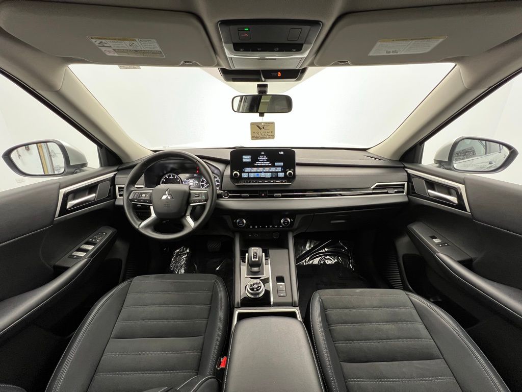 2024 Mitsubishi Outlander SE S-AWC photo 8