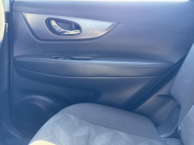 2016 Nissan Rogue S photo 14