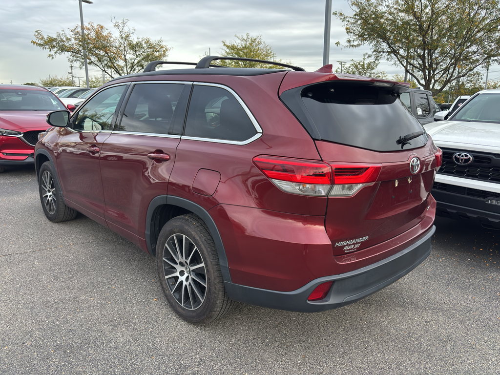 2017 Toyota Highlander SE photo 4