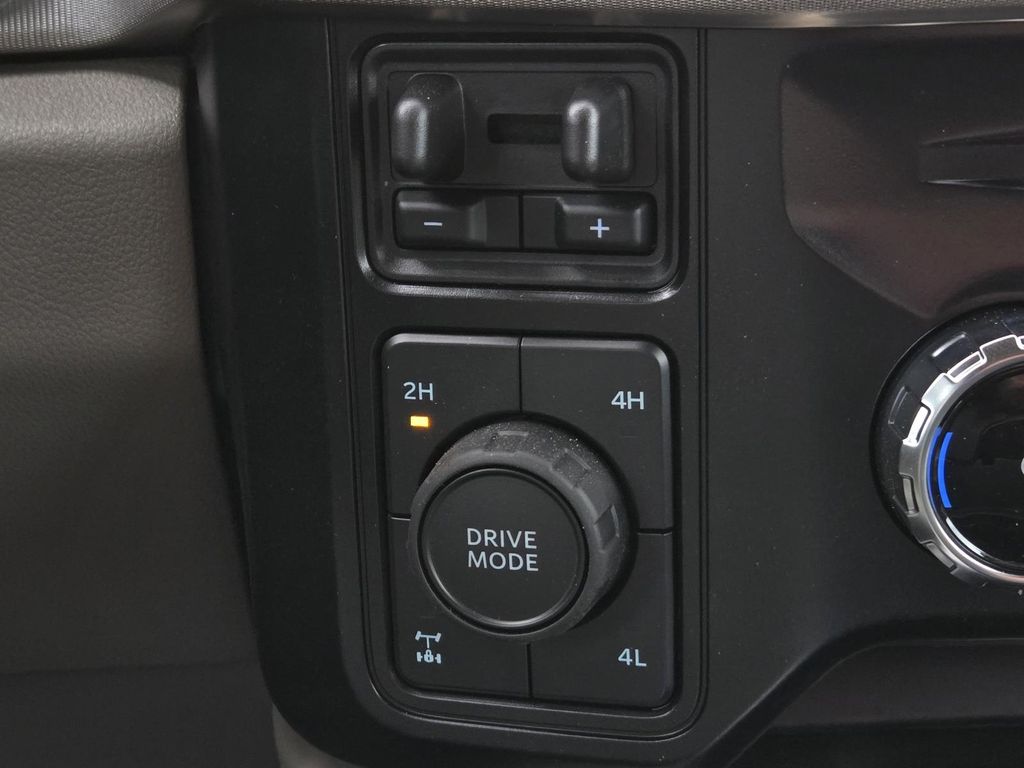 2025 Ford F-250 Platinum photo 17