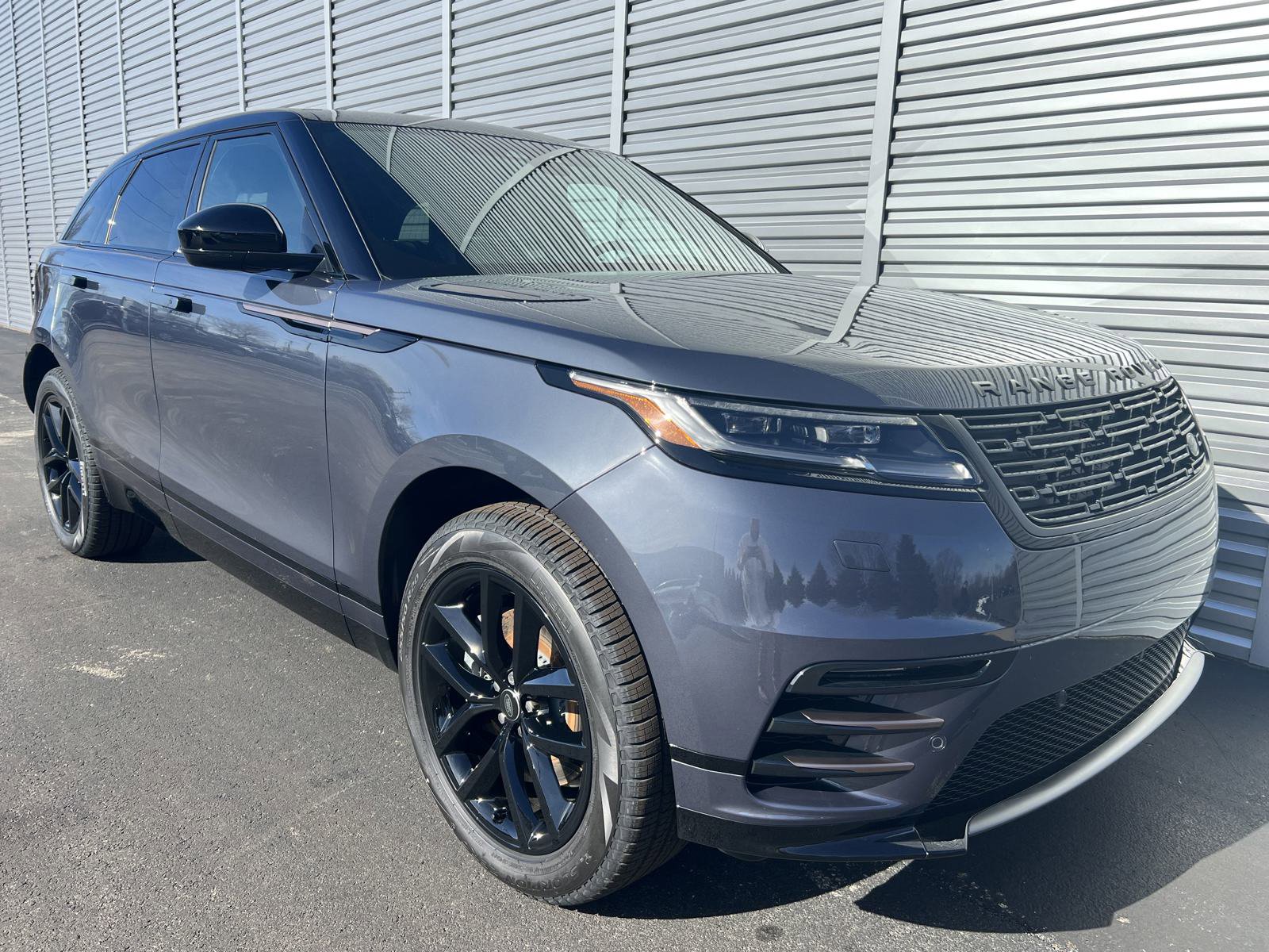 2025 Land Rover Range Rover Velar SE photo 7