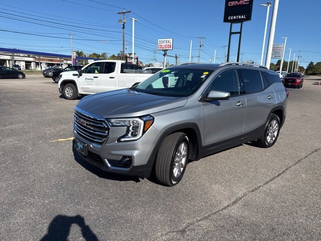 2024 Gmc Terrain SLT photo 2