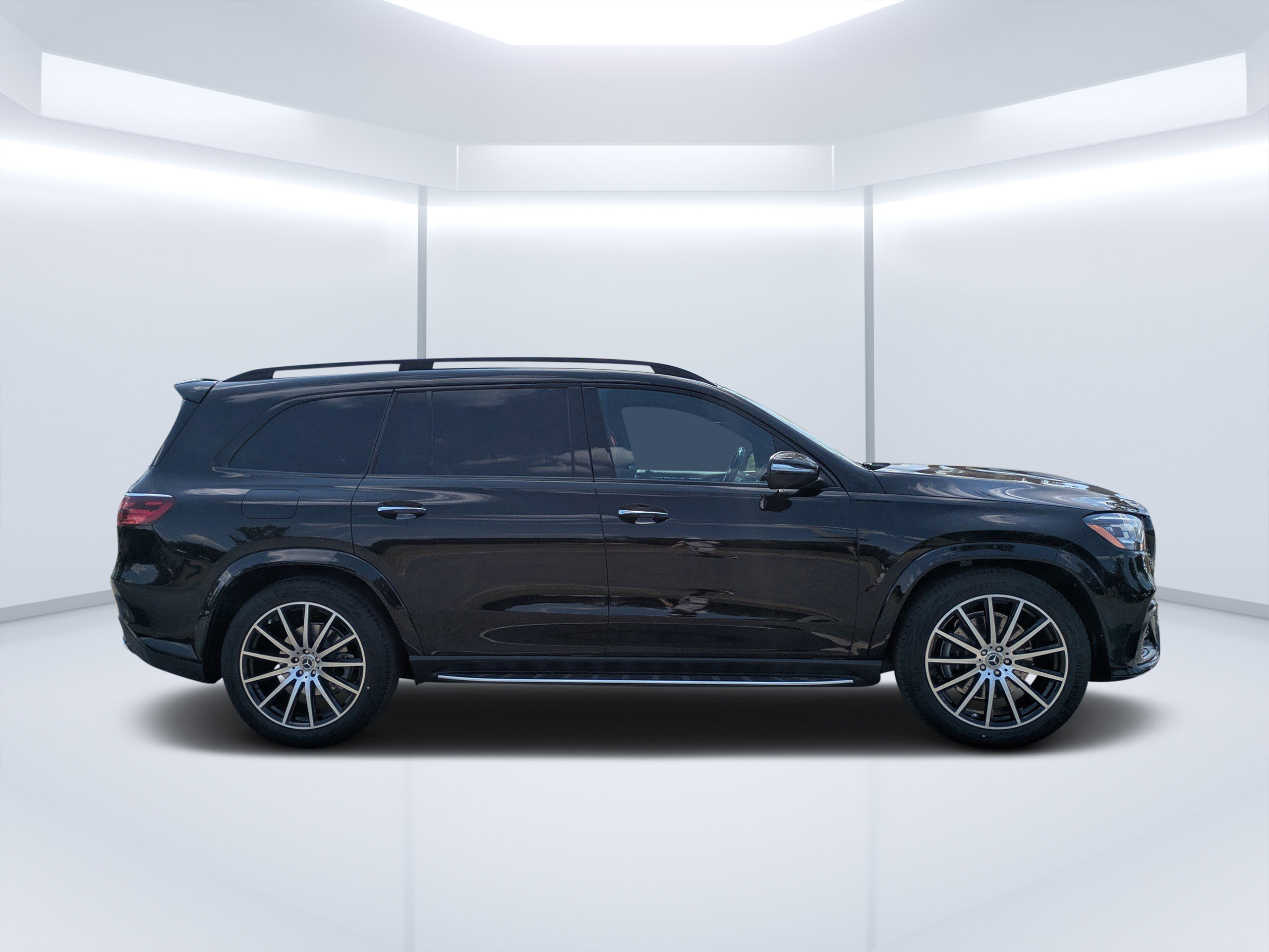 2026 Mercedes Benz GLS 580 4MATIC photo 2