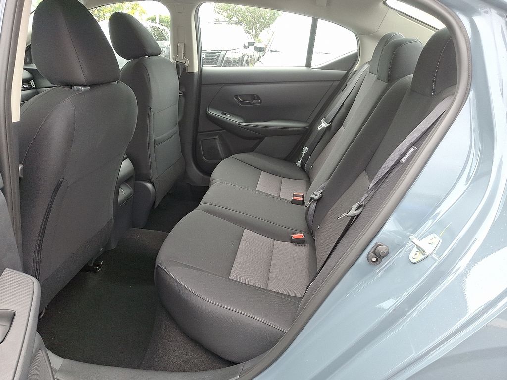 2025 Nissan Sentra SV photo 3