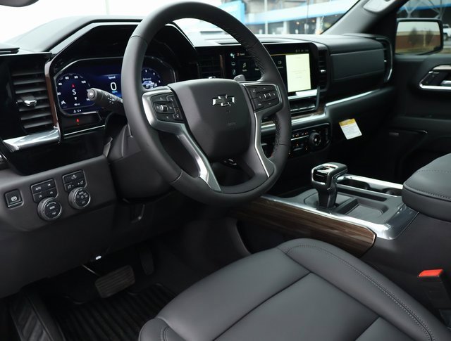 2025 Chevrolet Silverado 1500 LT Trail Boss High Country photo 2