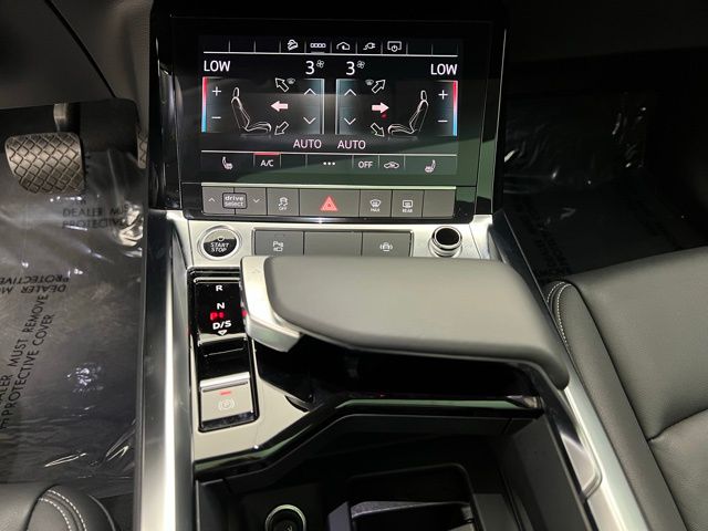 2022 Audi e-tron Premium photo 28
