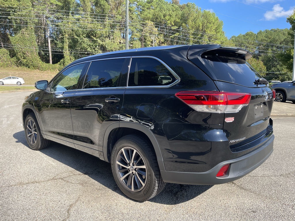 2017 Toyota Highlander XLE photo 2
