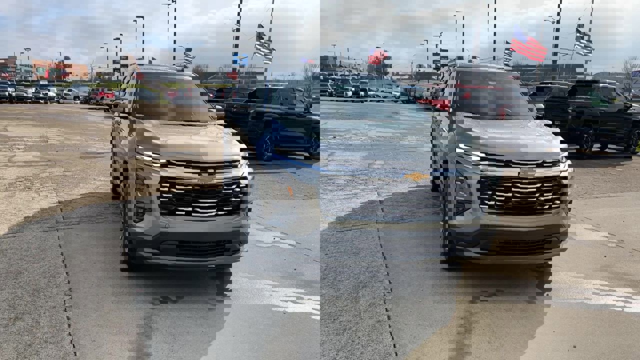 2026 Chevrolet Equinox LT photo 3