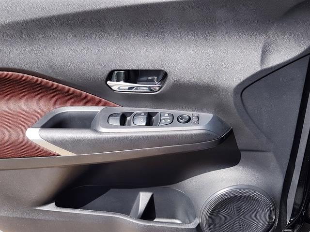 2024 Nissan Kicks SR photo 13