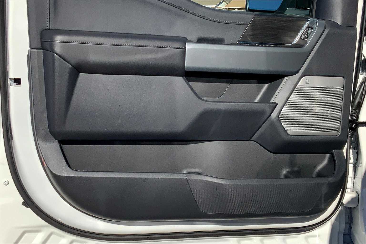 2025 Ford F-150 Lariat photo 10