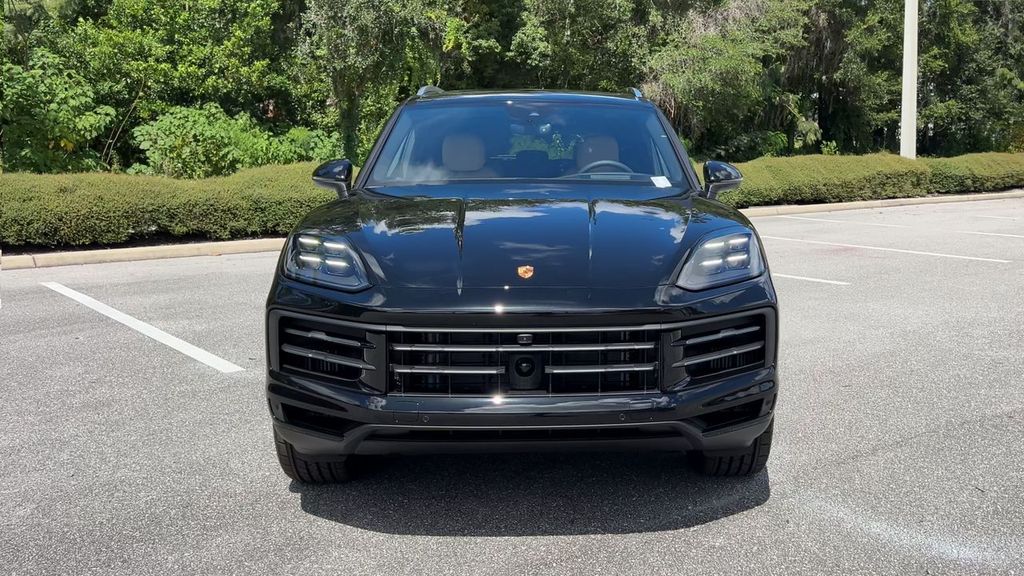 2026 Porsche Cayenne Base photo 3