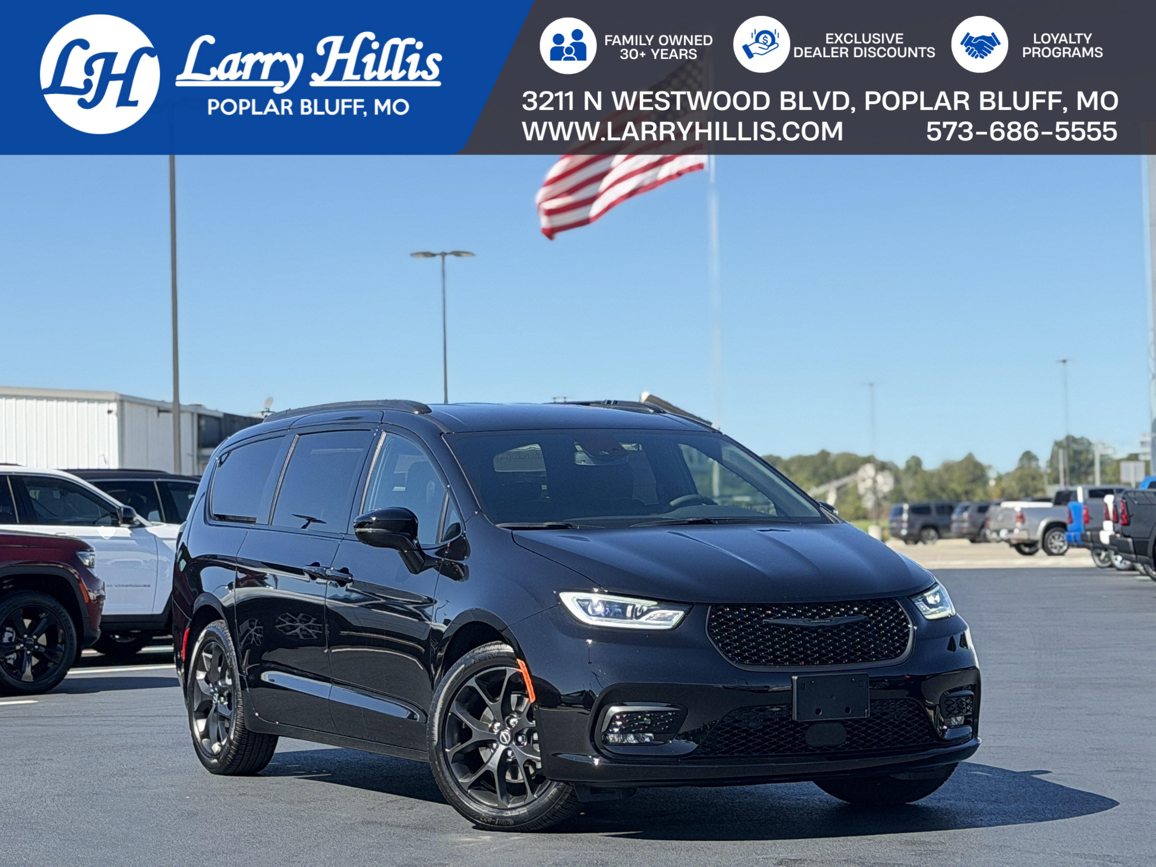 2026 Chrysler Pacifica Select's photo