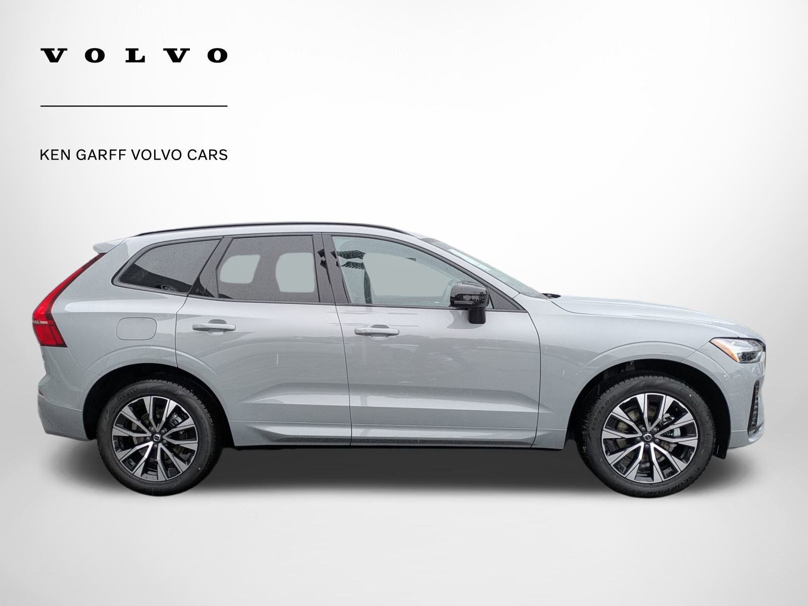 2025 Volvo XC60 Core photo 2