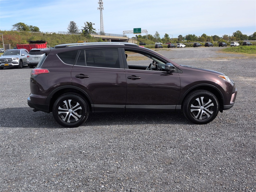 2016 Toyota RAV4 LE photo 2