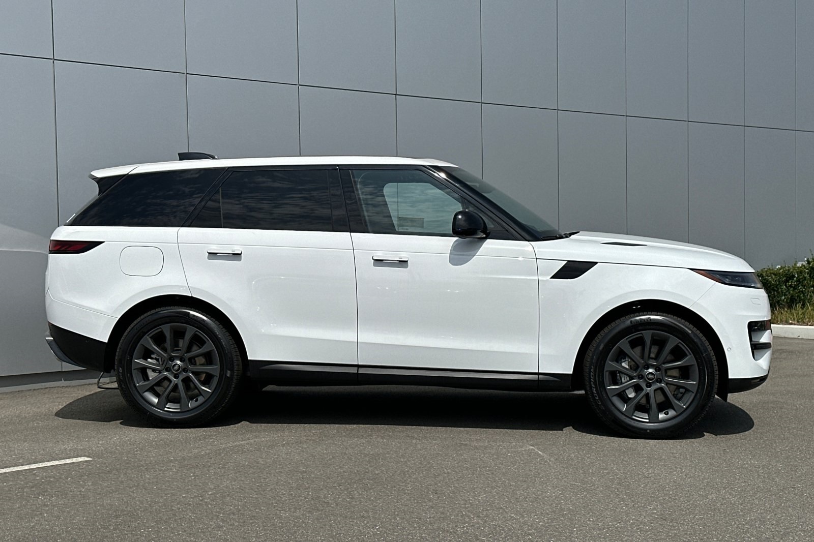 2025 Land Rover Range Rover Sport P360 S photo 5