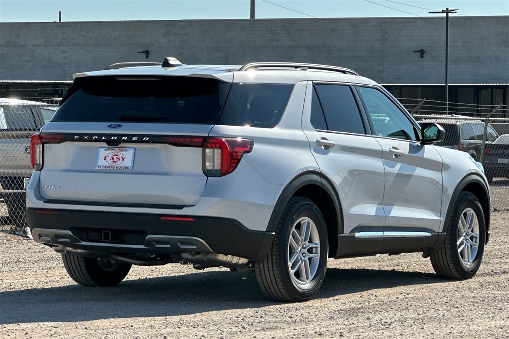 2025 Ford Explorer photo 4