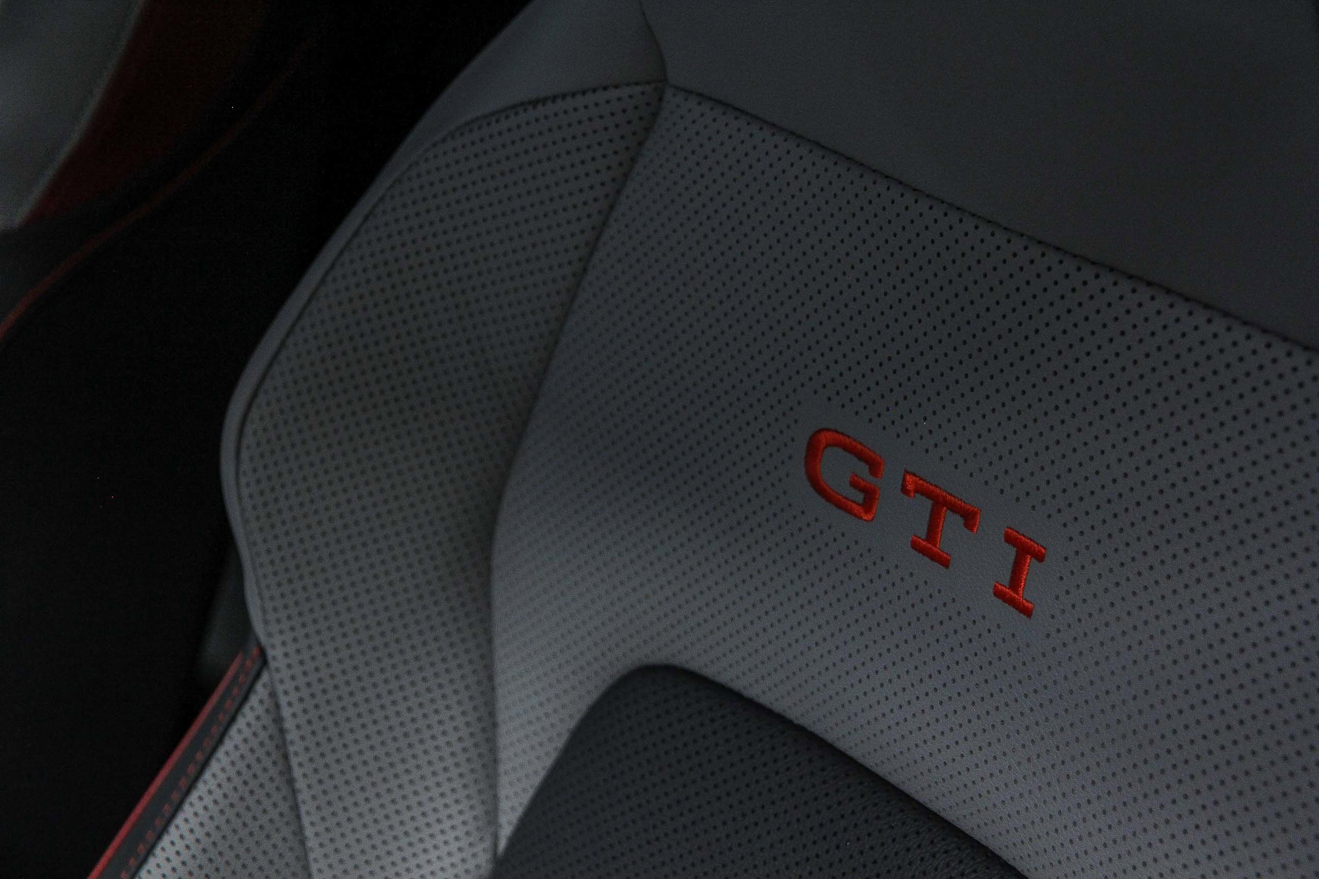 2024 Volkswagen Golf GTI SE photo 24