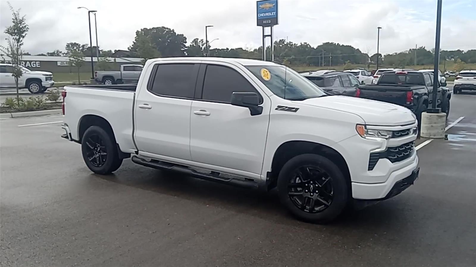 2024 Chevrolet Silverado 1500 RST photo 2