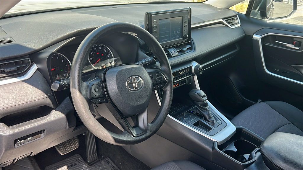 2019 Toyota RAV4 XLE photo 9