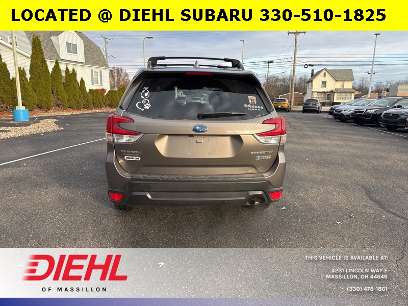 2022 Subaru Forester Premium photo 2