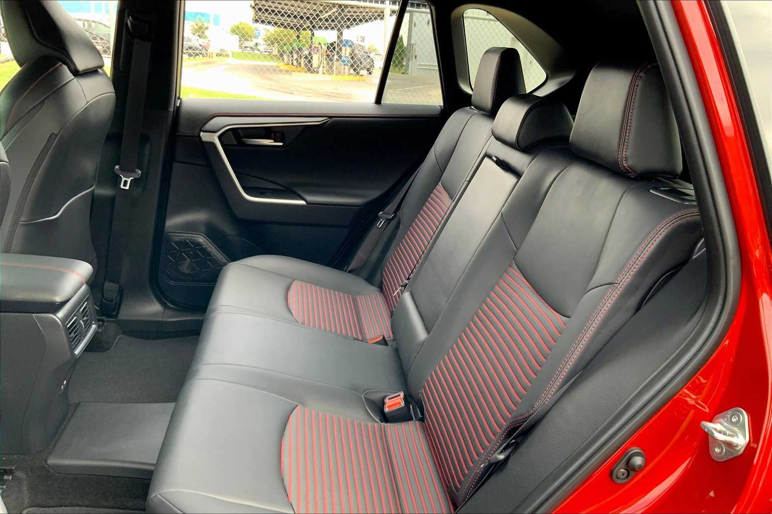 2025 Toyota RAV4 Hybrid XSE photo 38
