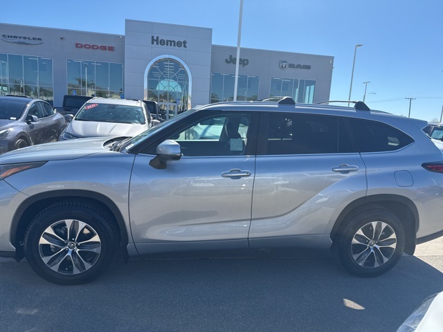 2023 Toyota Highlander XLE photo 4
