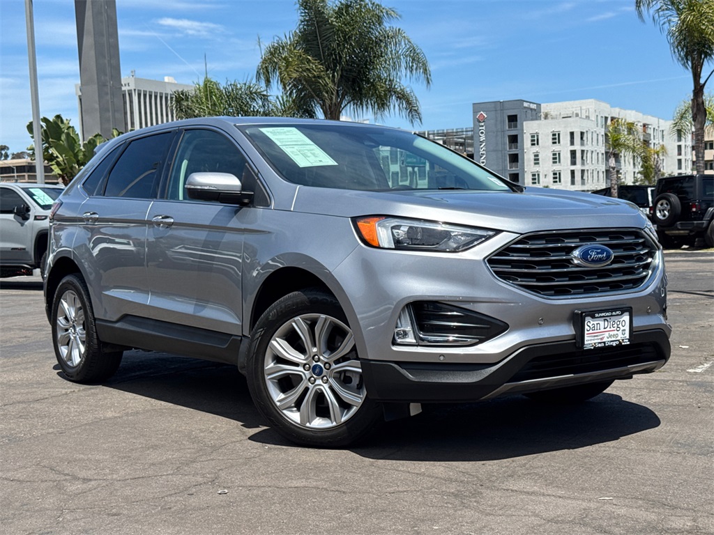 2022 Ford Edge Titanium photo 2