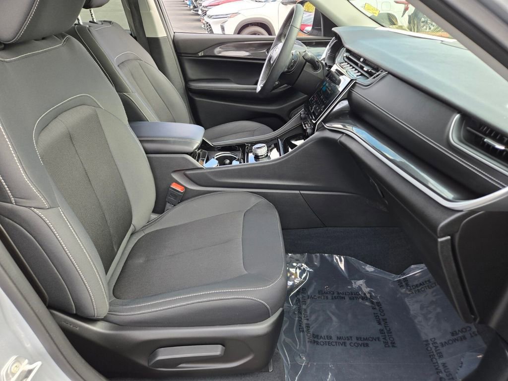 2023 Jeep Grand Cherokee Laredo photo 15