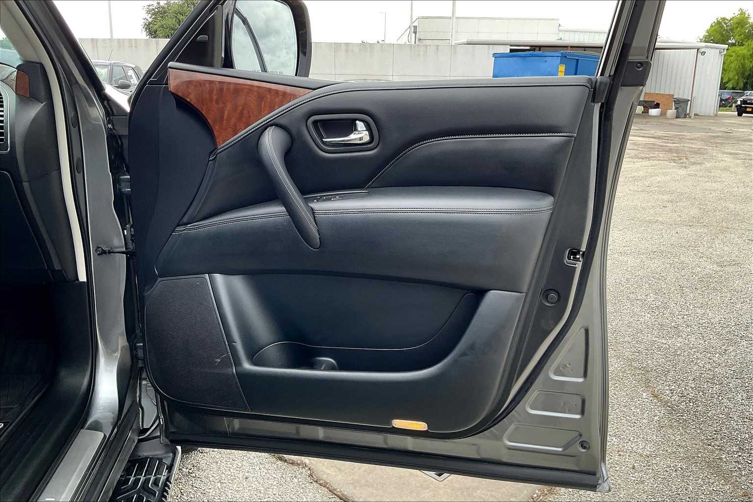 2019 Infiniti QX80 Luxe photo 22