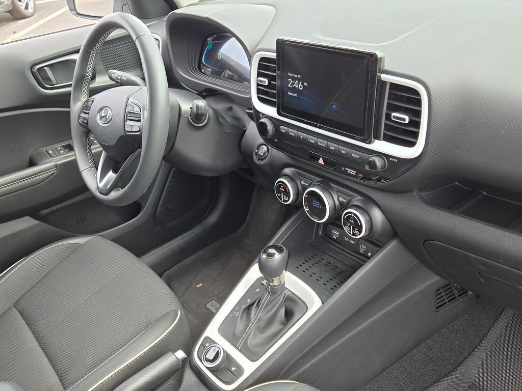 2025 Hyundai Venue Limited photo 4