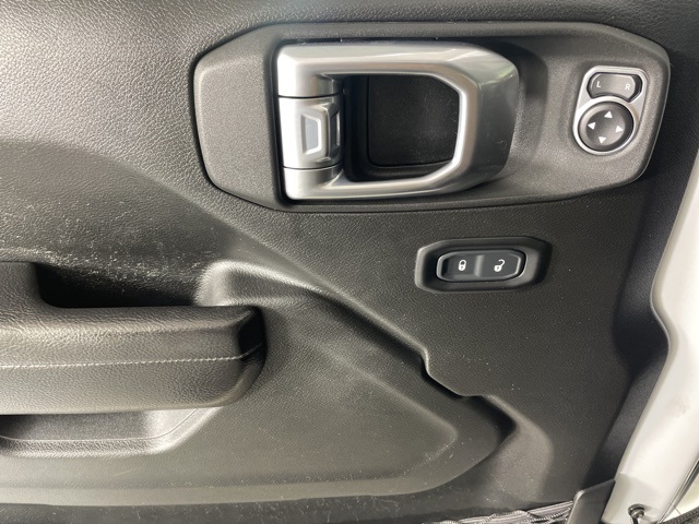 2023 Jeep Wrangler Rubicon photo 17