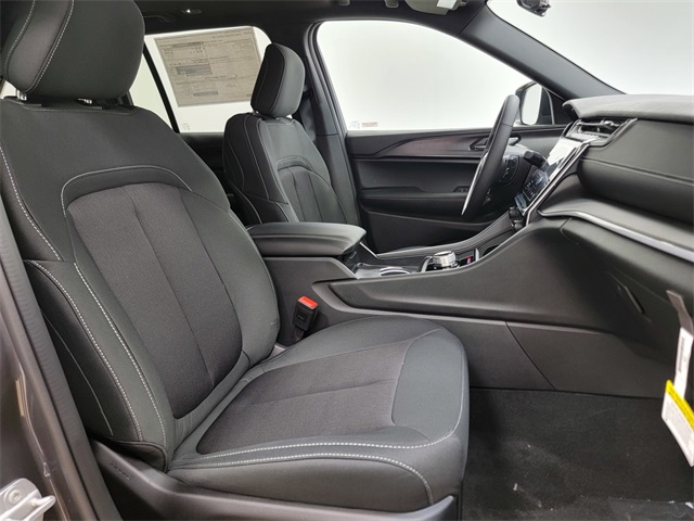 2025 Jeep Grand Cherokee Laredo X photo 15